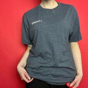 Gildan / Dark grey blue unisex fit tee shirt with branding on chest 🩶💙​​​​​